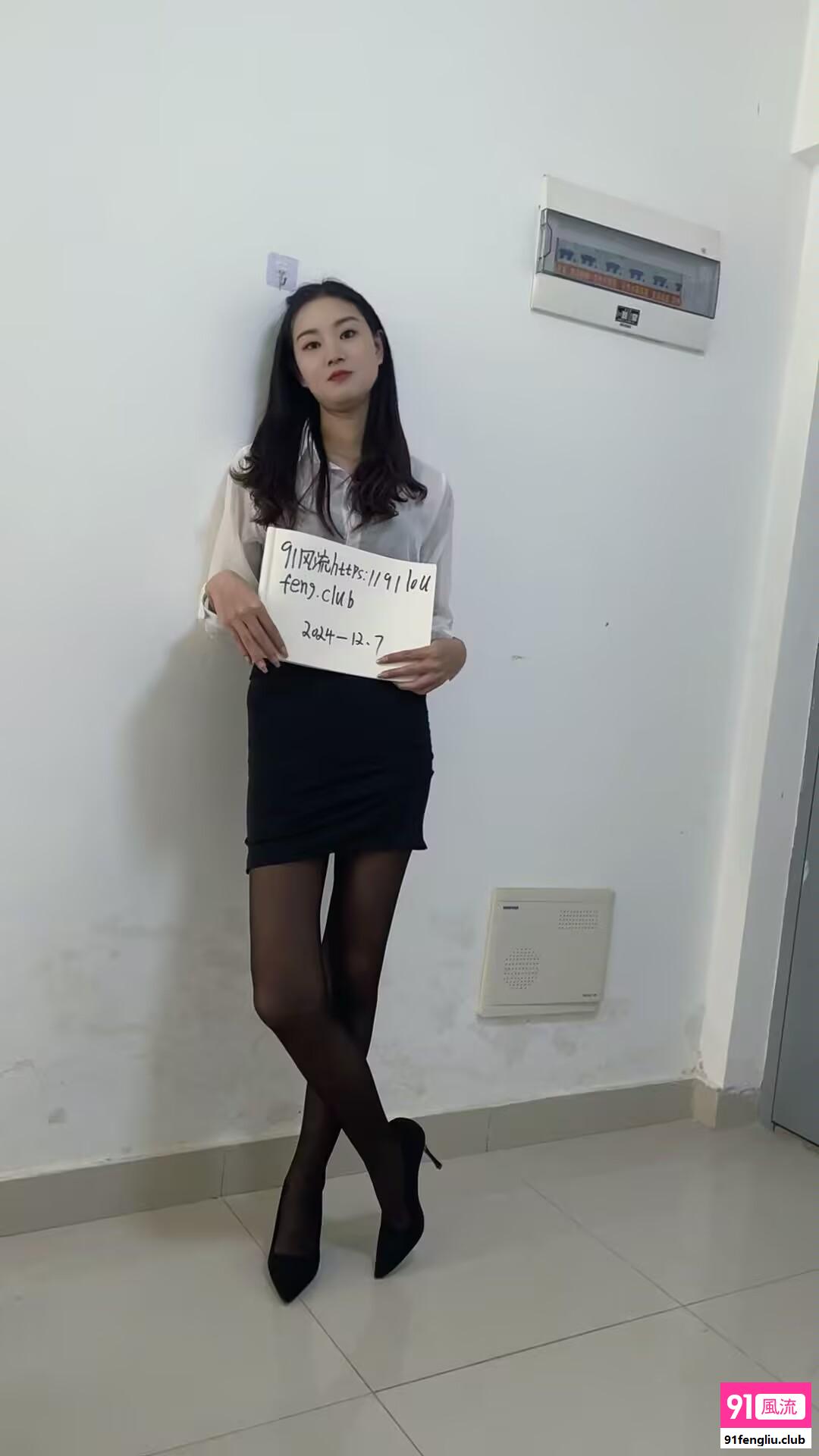 官渡黑丝制服梅子老师